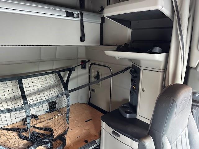 2022 Peterbilt 579-13