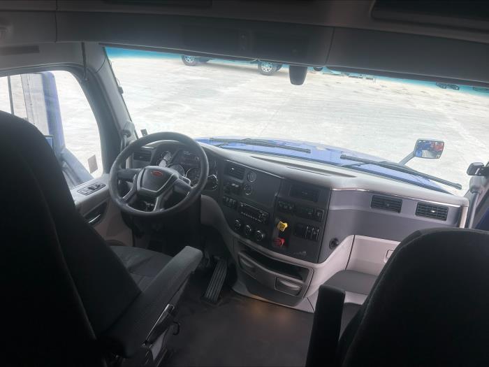 2022 Peterbilt 579-8