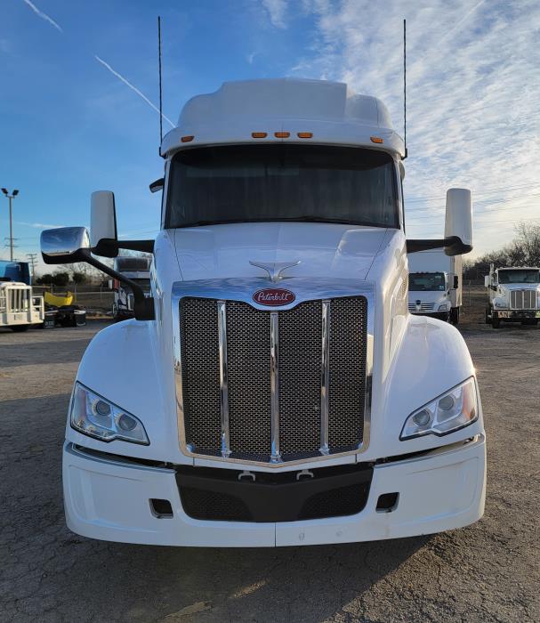 2022 Peterbilt 579-9