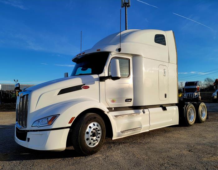 2022 Peterbilt 579-8