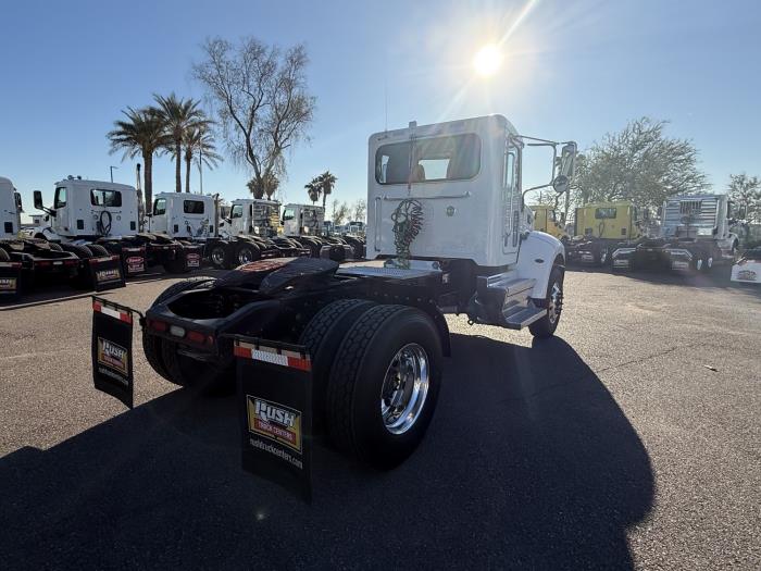 2018 Peterbilt 337-5