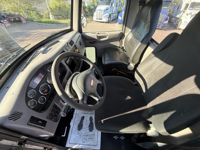 2018 Peterbilt 337-10