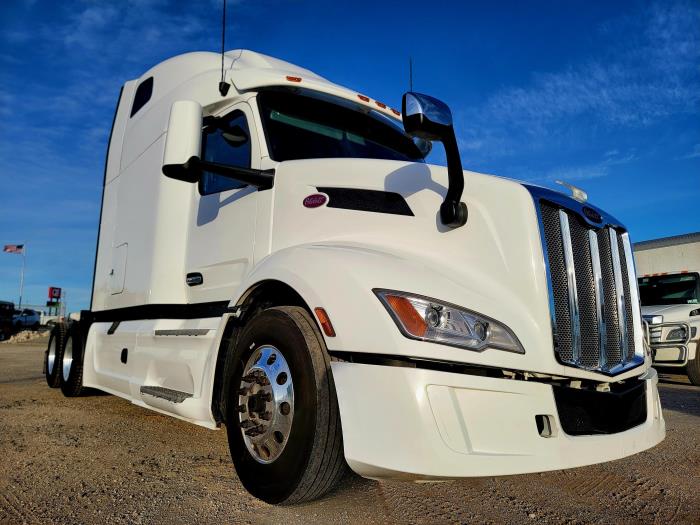2022 Peterbilt 579-8
