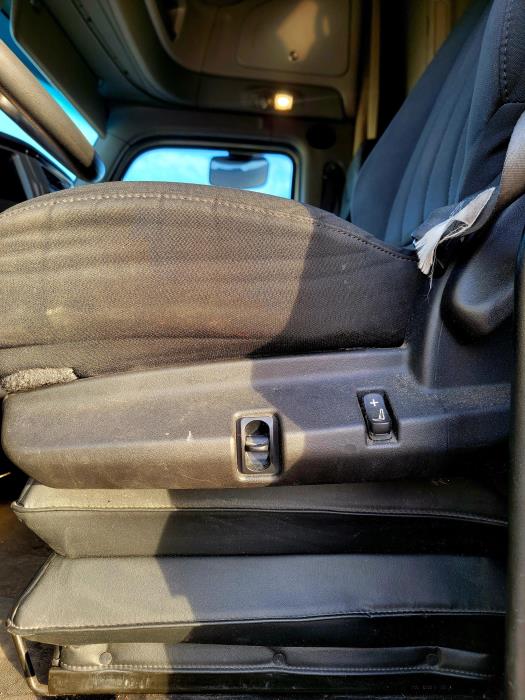 2022 Peterbilt 579-18