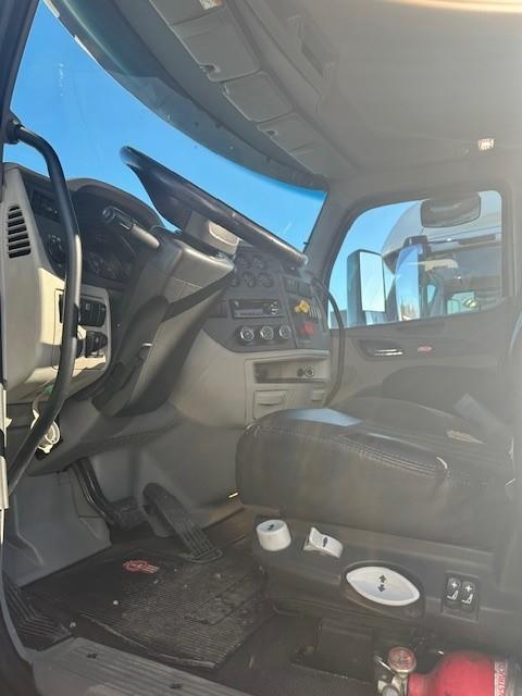 2021 Peterbilt 579-5