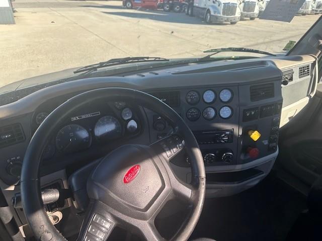 2019 Peterbilt 579-8