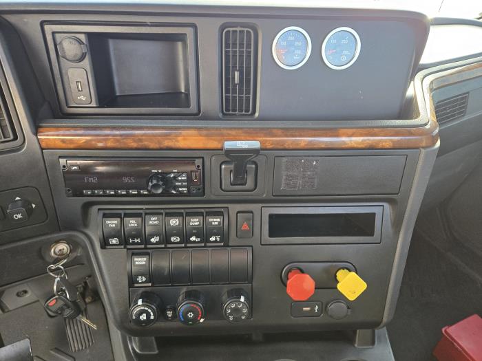 2019 International LT625-8