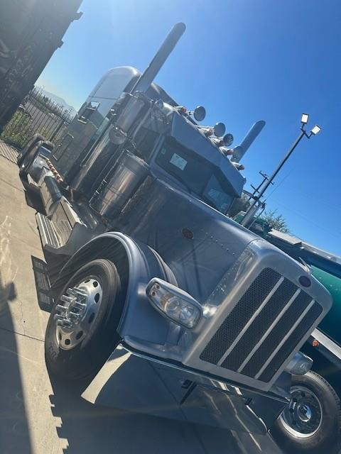 2021 Peterbilt 389-1