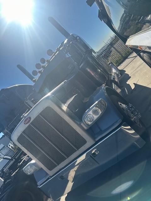2021 Peterbilt 389-2