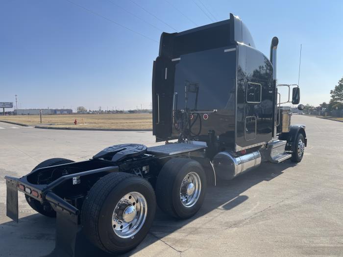 2022 Peterbilt 389-9