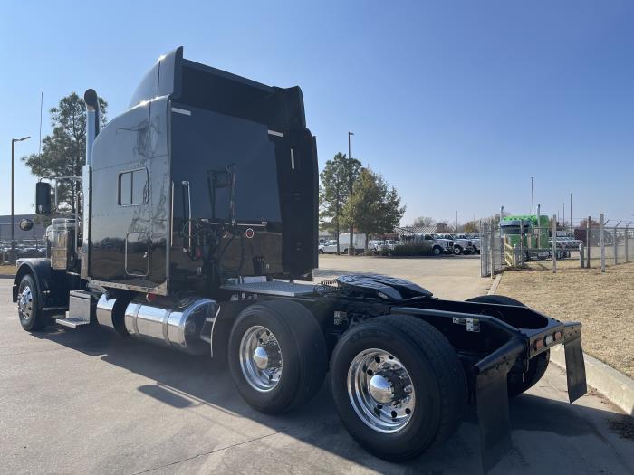 2022 Peterbilt 389-11