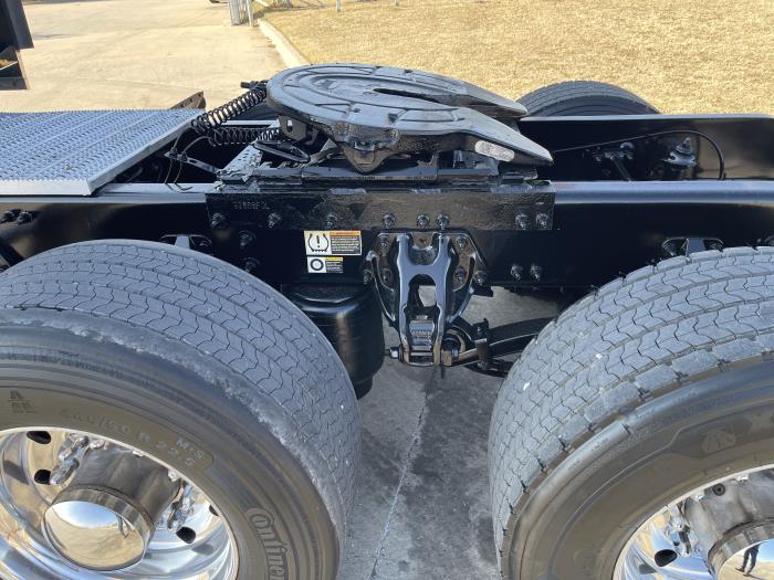 2022 Peterbilt 389-12