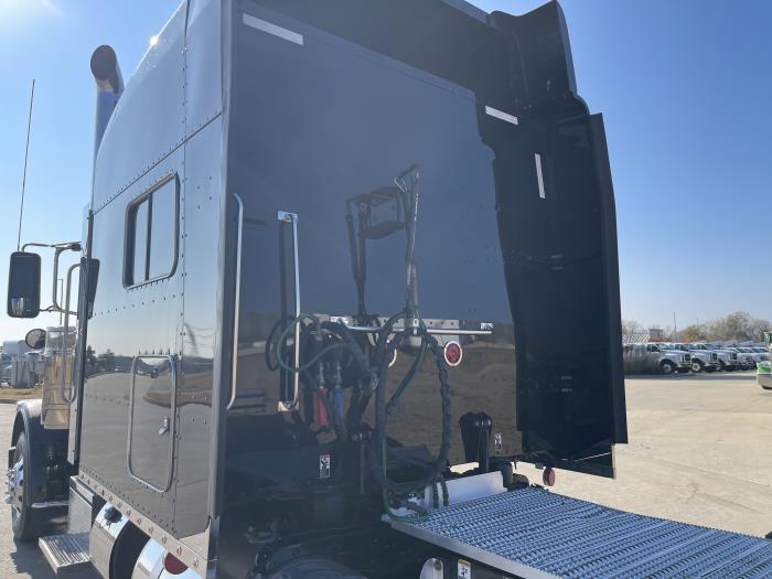 2022 Peterbilt 389-13
