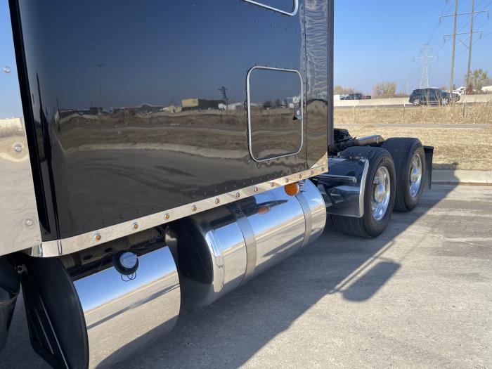 2022 Peterbilt 389-15