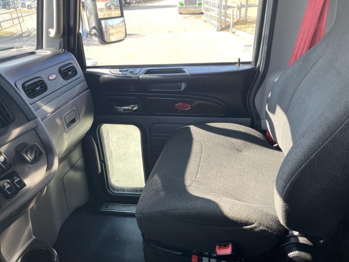 2022 Peterbilt 389-18