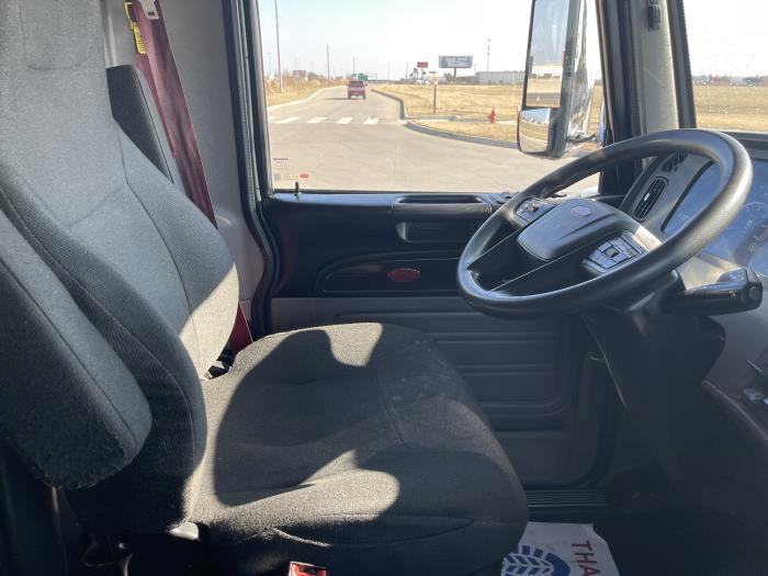 2022 Peterbilt 389-22