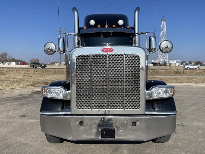 2022 Peterbilt 389-2