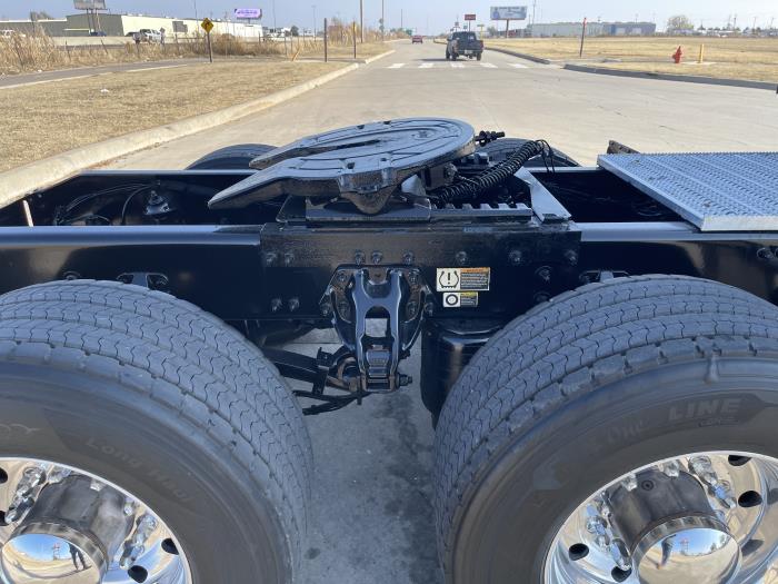 2022 Peterbilt 389-7