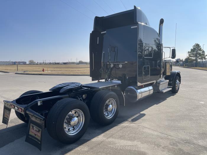 2022 Peterbilt 389-8