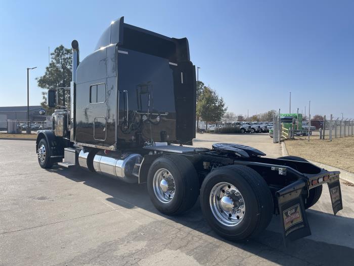 2022 Peterbilt 389-10