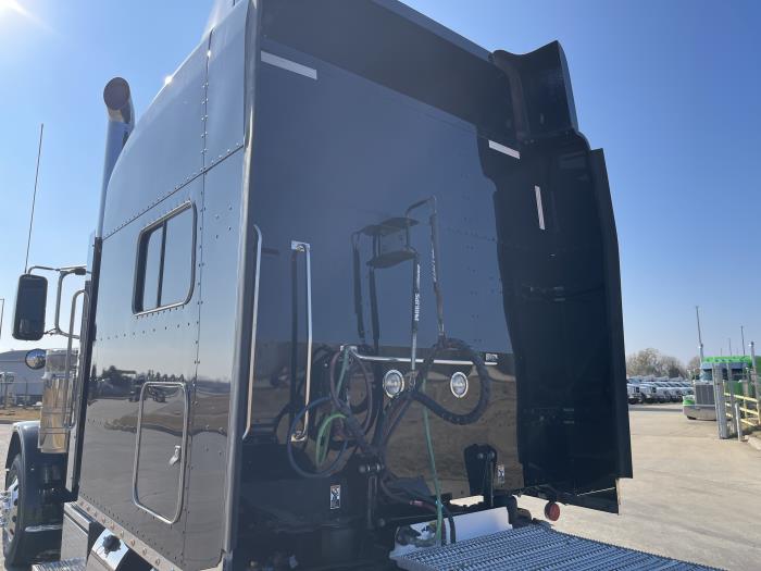 2022 Peterbilt 389-13