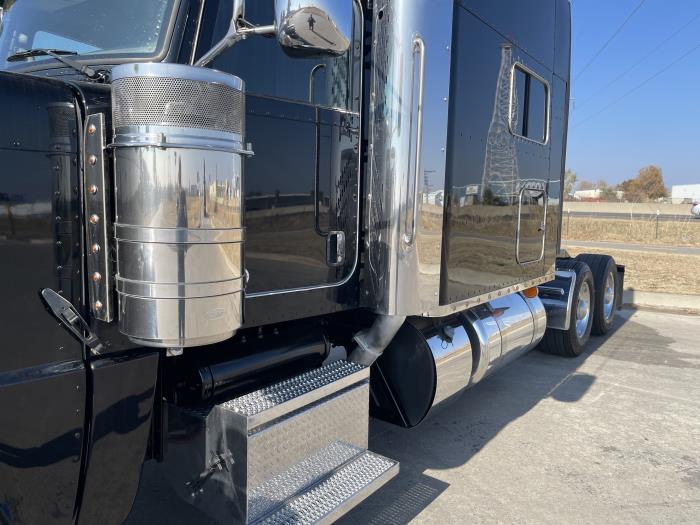 2022 Peterbilt 389-16