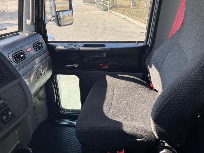 2022 Peterbilt 389-18