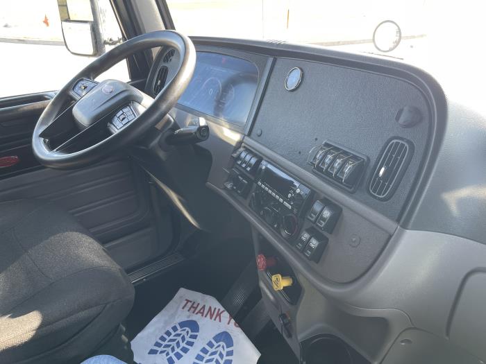 2022 Peterbilt 389-21