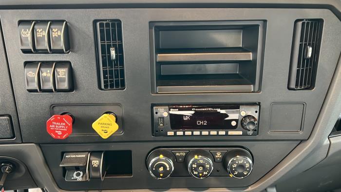 2026 Peterbilt 548-10