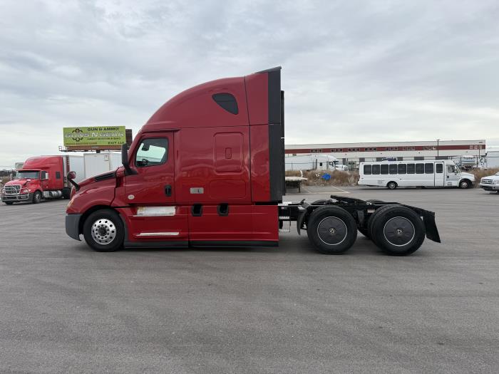 2022 Freightliner Cascadia-2