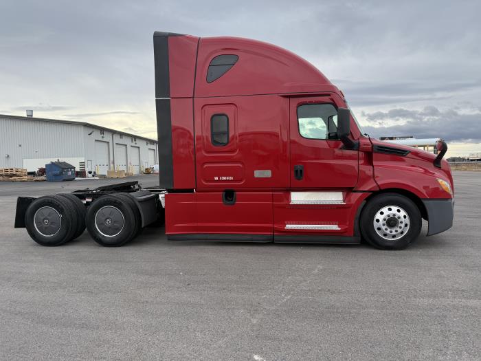 2022 Freightliner Cascadia-6
