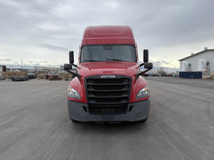2022 Freightliner Cascadia-8