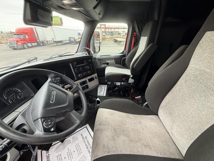 2022 Freightliner Cascadia-9