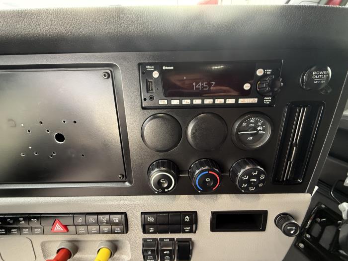 2022 Freightliner Cascadia-11