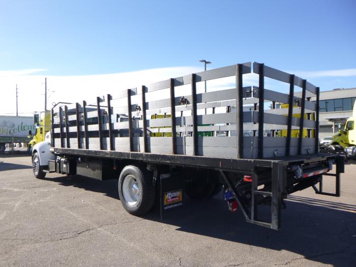 2020 Peterbilt 330-3