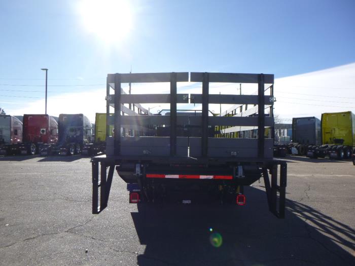 2020 Peterbilt 330-4