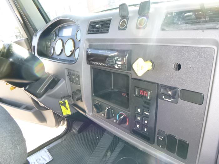 2020 Peterbilt 330-12