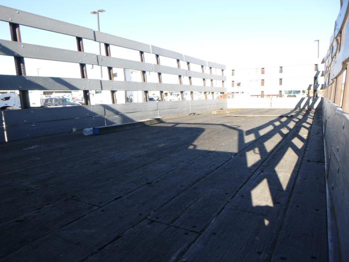 2020 Peterbilt 330-18