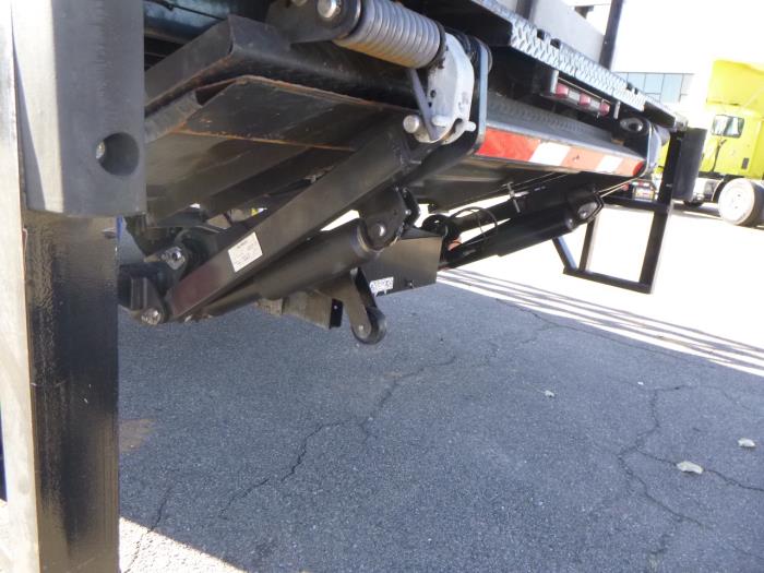 2020 Peterbilt 330-20