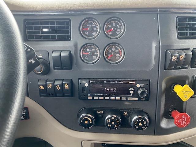 2022 Peterbilt 579-17