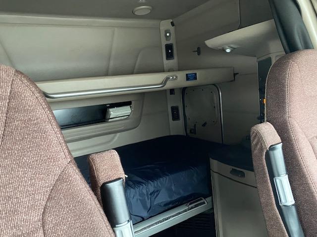 2022 Peterbilt 579-21