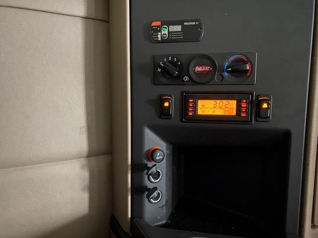 2022 Peterbilt 579-25