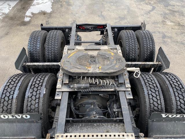 2023 Volvo VNR64T400-2