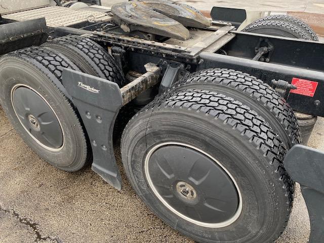 2023 Volvo VNR64T400-4