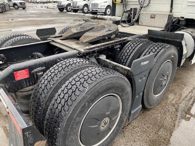 2023 Volvo VNR64T400-6