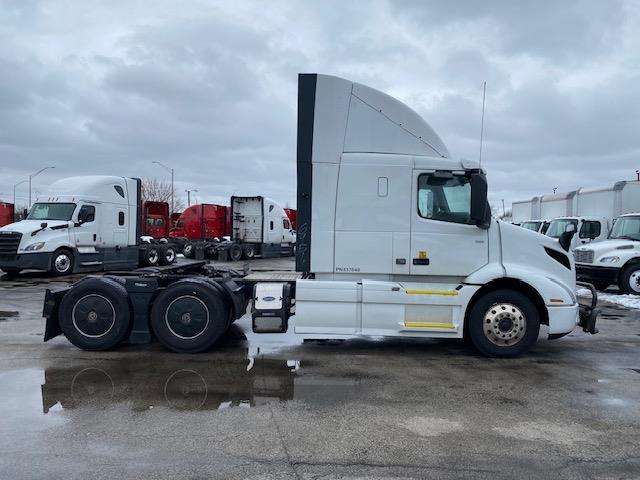2023 Volvo VNR64T400-7