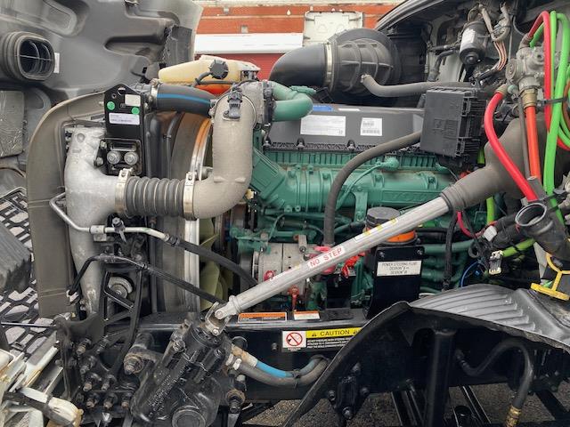 2023 Volvo VNR64T400-10