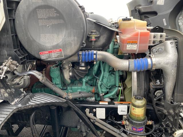 2023 Volvo VNR64T400-12