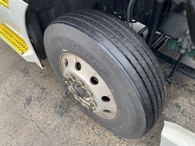 2023 Volvo VNR64T400-13