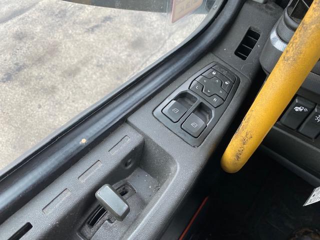 2023 Volvo VNR64T400-16